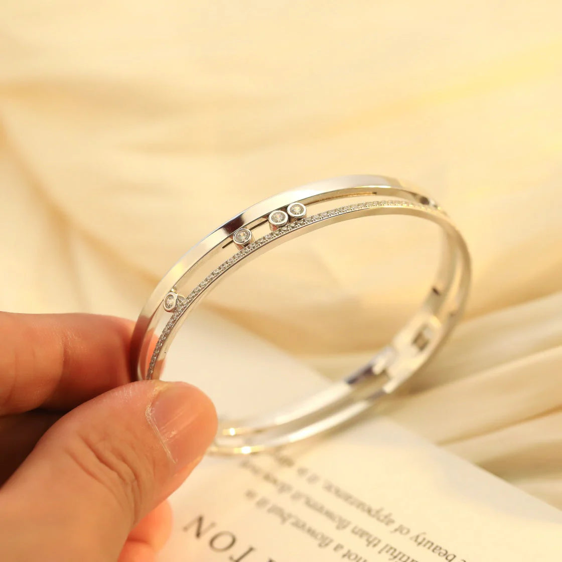 [Zalyn Jewelry]Move Romane Diamond Bangle Bracelet