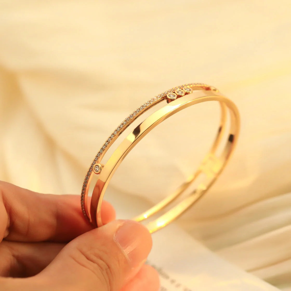 [Zalyn Jewelry]Move Romane Diamond Bangle Bracelet