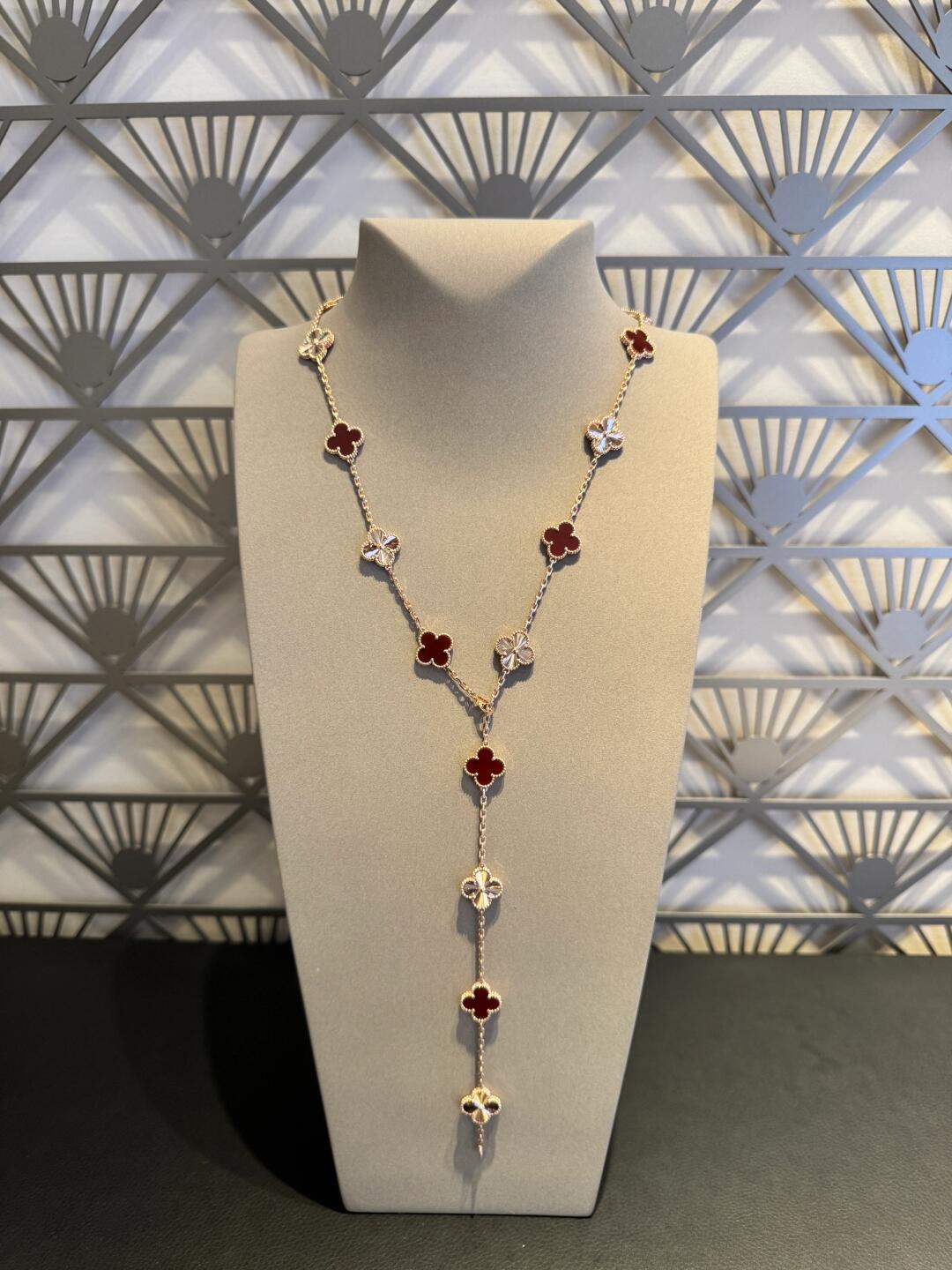 [Zalyn Jewelry ]CLOVER 20 MOTIFS LASER CARNELIAN NECKLACE