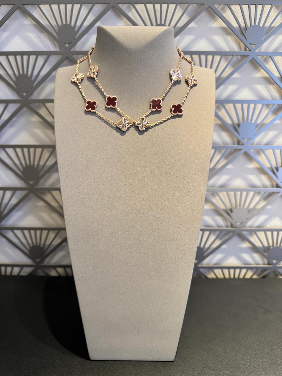 [Zalyn Jewelry ]CLOVER 20 MOTIFS LASER CARNELIAN NECKLACE