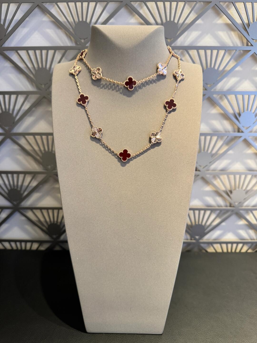 [Zalyn Jewelry ]CLOVER 20 MOTIFS LASER CARNELIAN NECKLACE