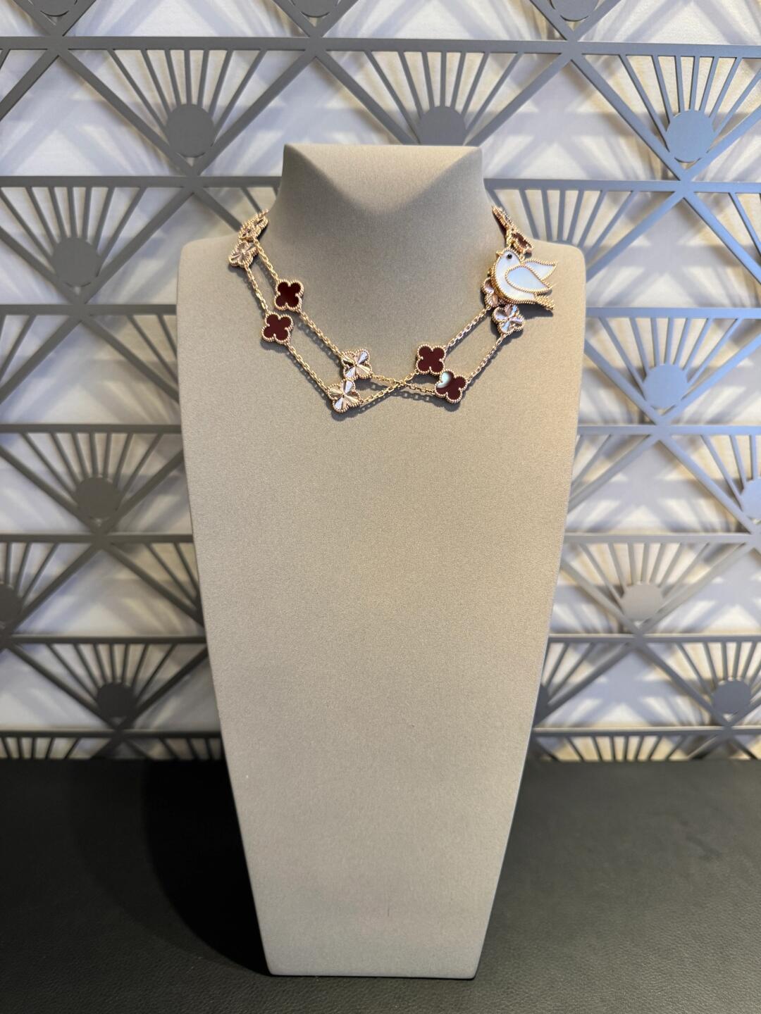 [Zalyn Jewelry ]CLOVER 20 MOTIFS LASER CARNELIAN NECKLACE