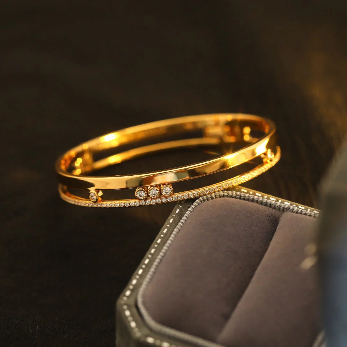 [Zalyn Jewelry]Move Romane Diamond Bangle Bracelet