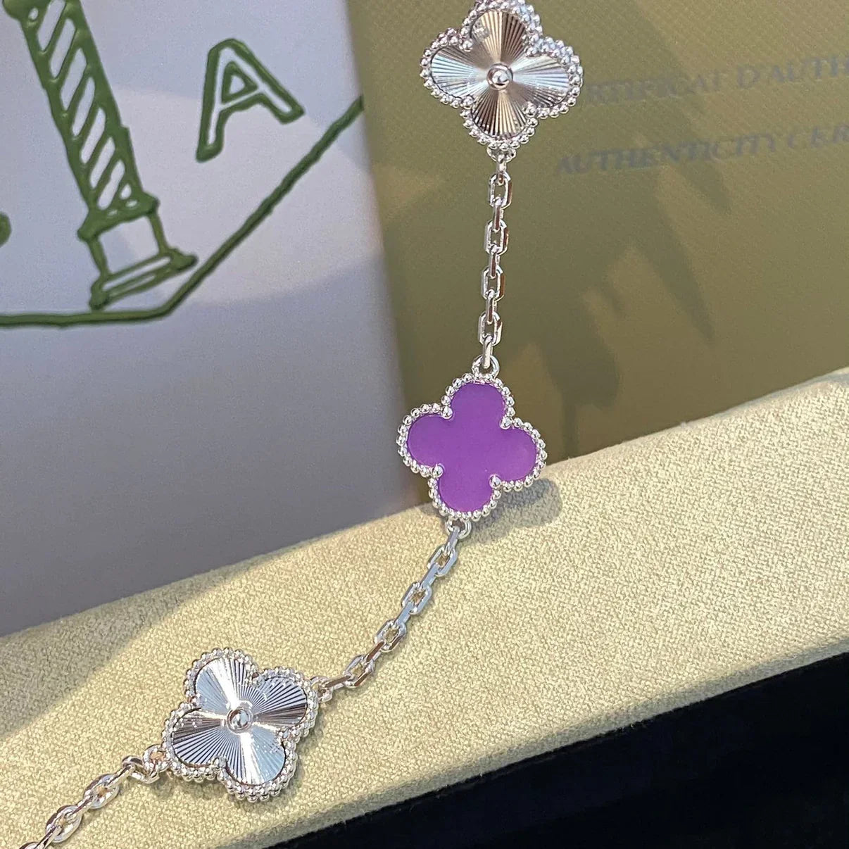 [Zalyn]LUCKY CLOVER 5-MOTIF BRACELET - VIOLET COLLECTION