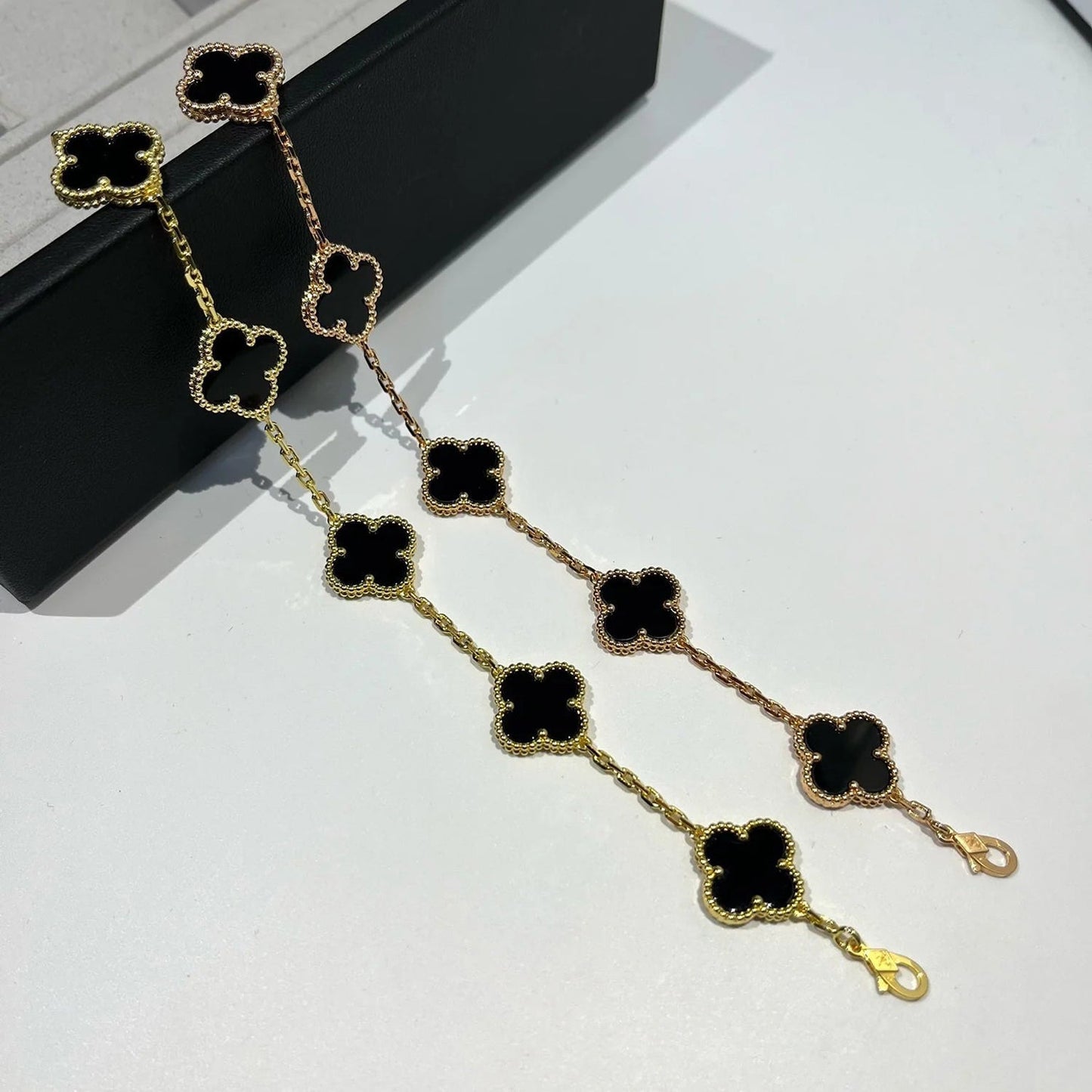 [Zalyn]LUCKY CLOVER 5-MOTIF BRACELET - BLACK OXNY COLLECTION