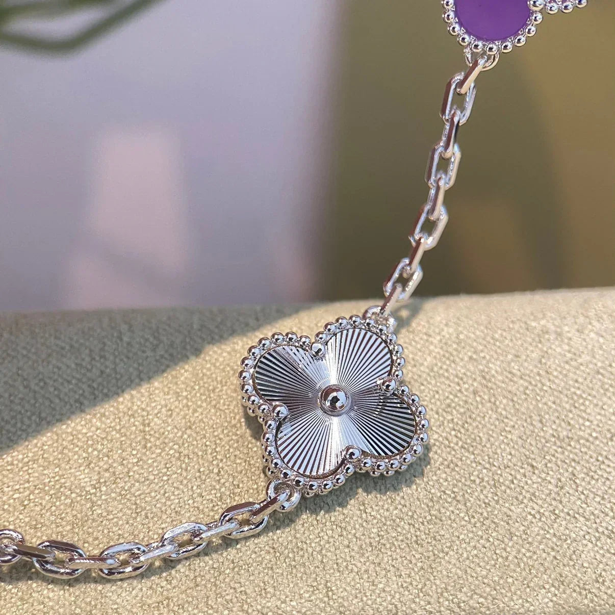 [Zalyn]LUCKY CLOVER 5-MOTIF BRACELET - VIOLET COLLECTION