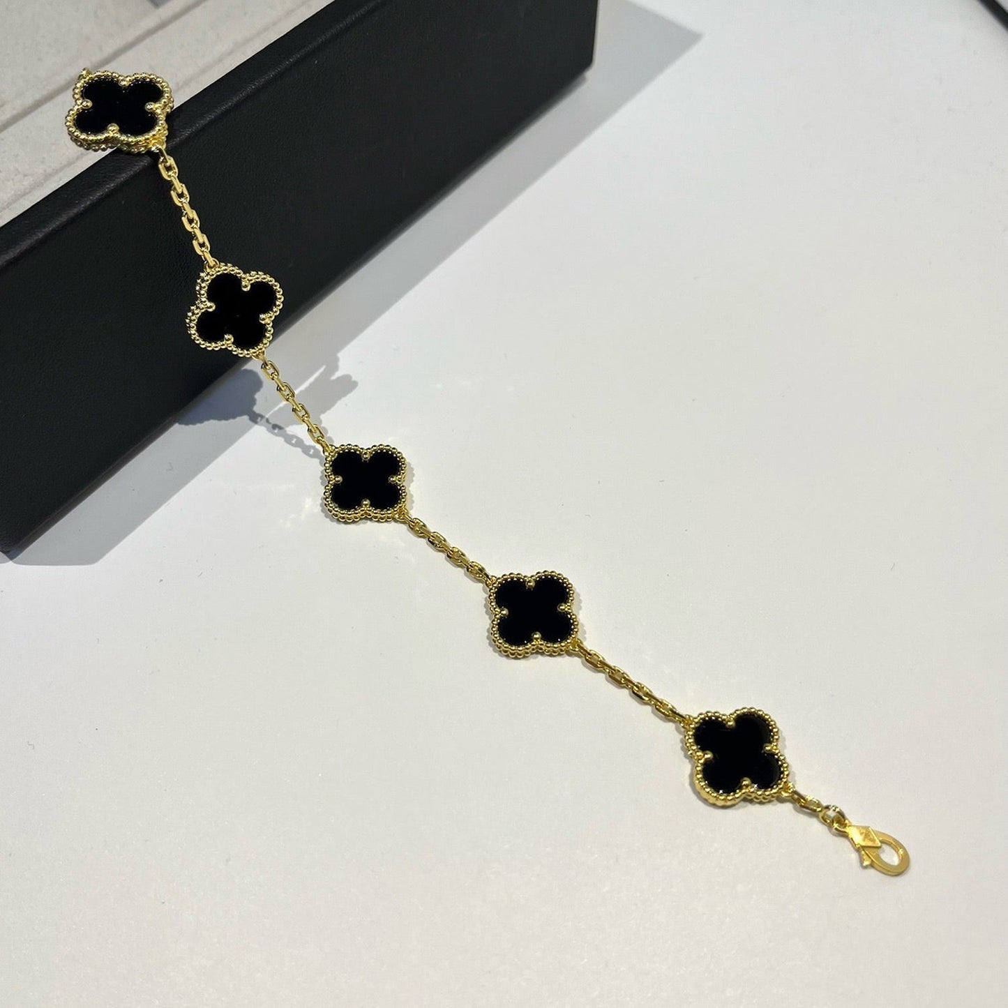 [Zalyn]LUCKY CLOVER 5-MOTIF BRACELET - BLACK OXNY COLLECTION