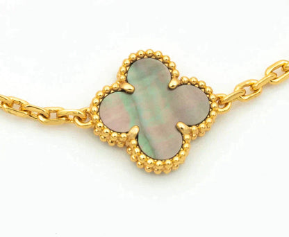 [Zalyn]LUCKY CLOVER 5-MOTIF BRACELET - GREY MOTHER-OF-PEARL COLLECTION