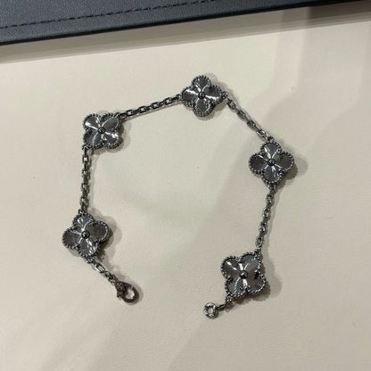 [Zalyn Jewelry ]CLOVER 5 MOTIF BLACK BRACELET