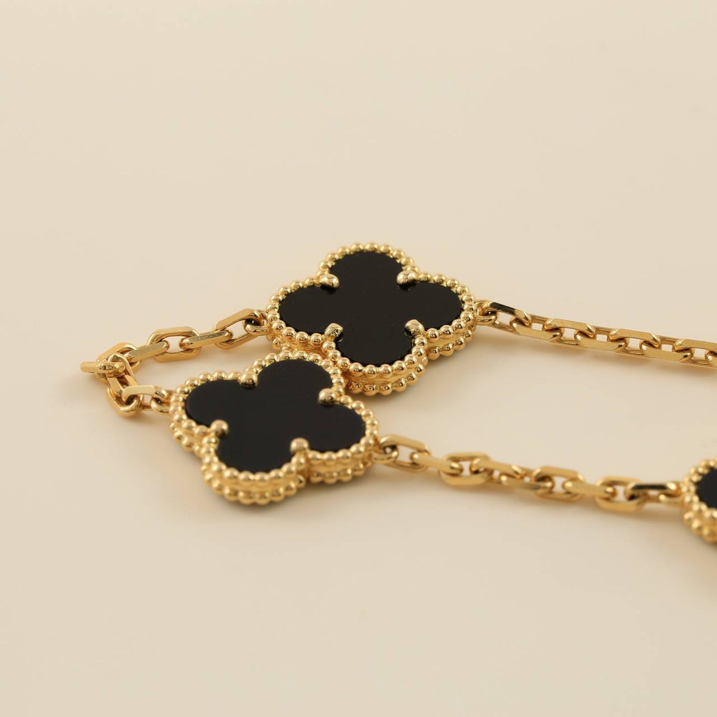 [Zalyn]LUCKY CLOVER 5-MOTIF BRACELET - BLACK OXNY COLLECTION