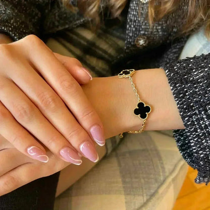 [Zalyn]LUCKY CLOVER 5-MOTIF BRACELET - BLACK OXNY COLLECTION