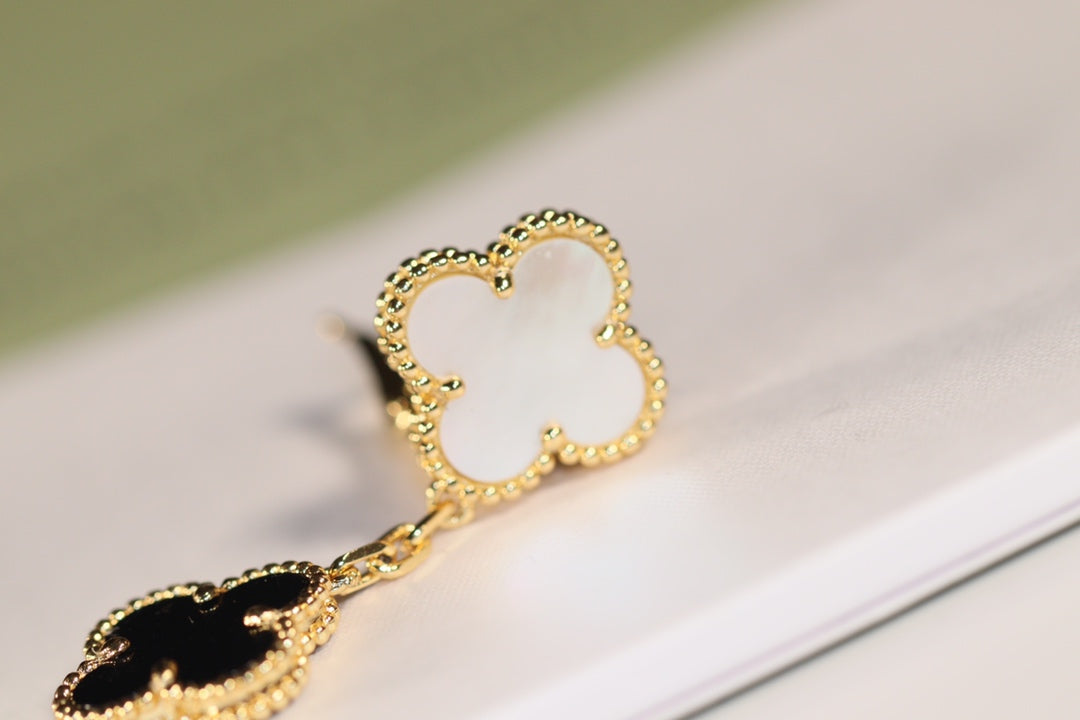 [Zalyn Jewelry ]CLOVER EARRINGS GOLD ONYX MOP 3 MOTIF