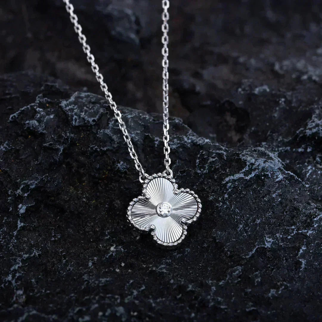 [Zalyn Jewelry ]CLOVER  15MM DIAMOND LASER NECKLACE SILVER