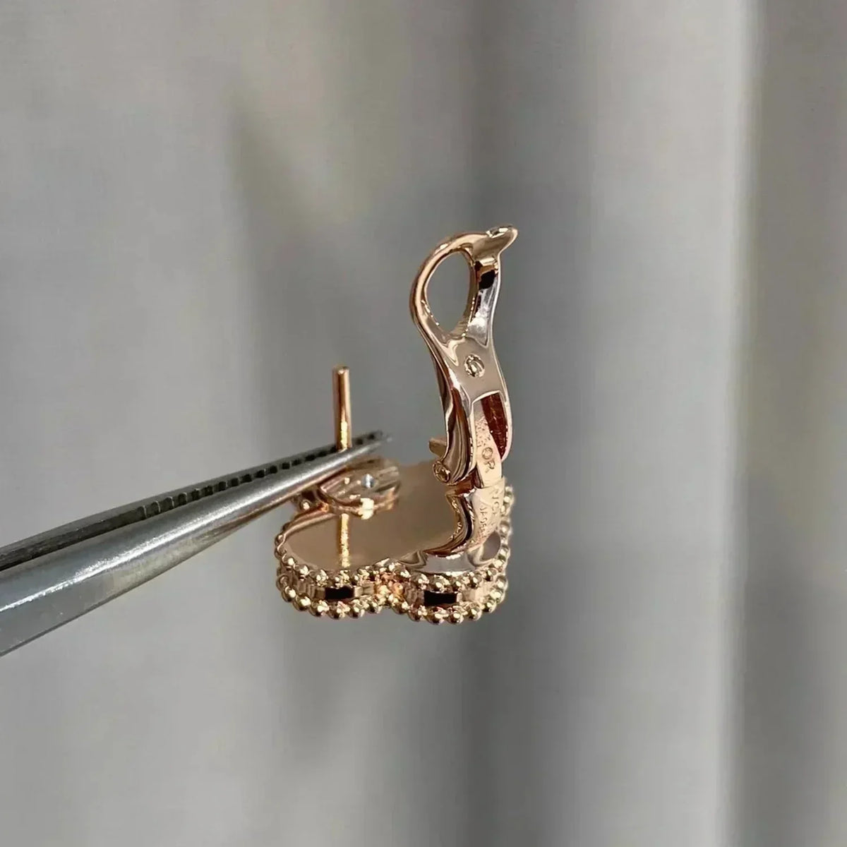 [Zalyn Jewelry ]CLOVER MEDIUM 1 MOTIFS  PINK MOP DIAMOND EARRINGS