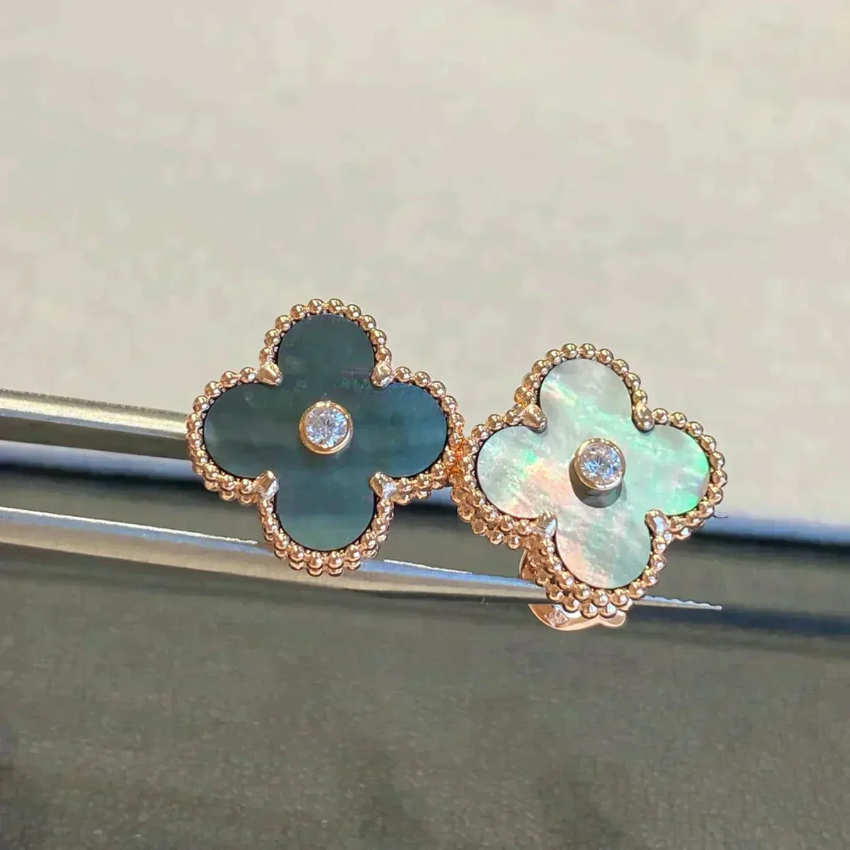 [Zalyn Jewelry ]CLOVER MEDIUM 1 MOTIFS GRAY MOP  DIAMOND EARRINGS