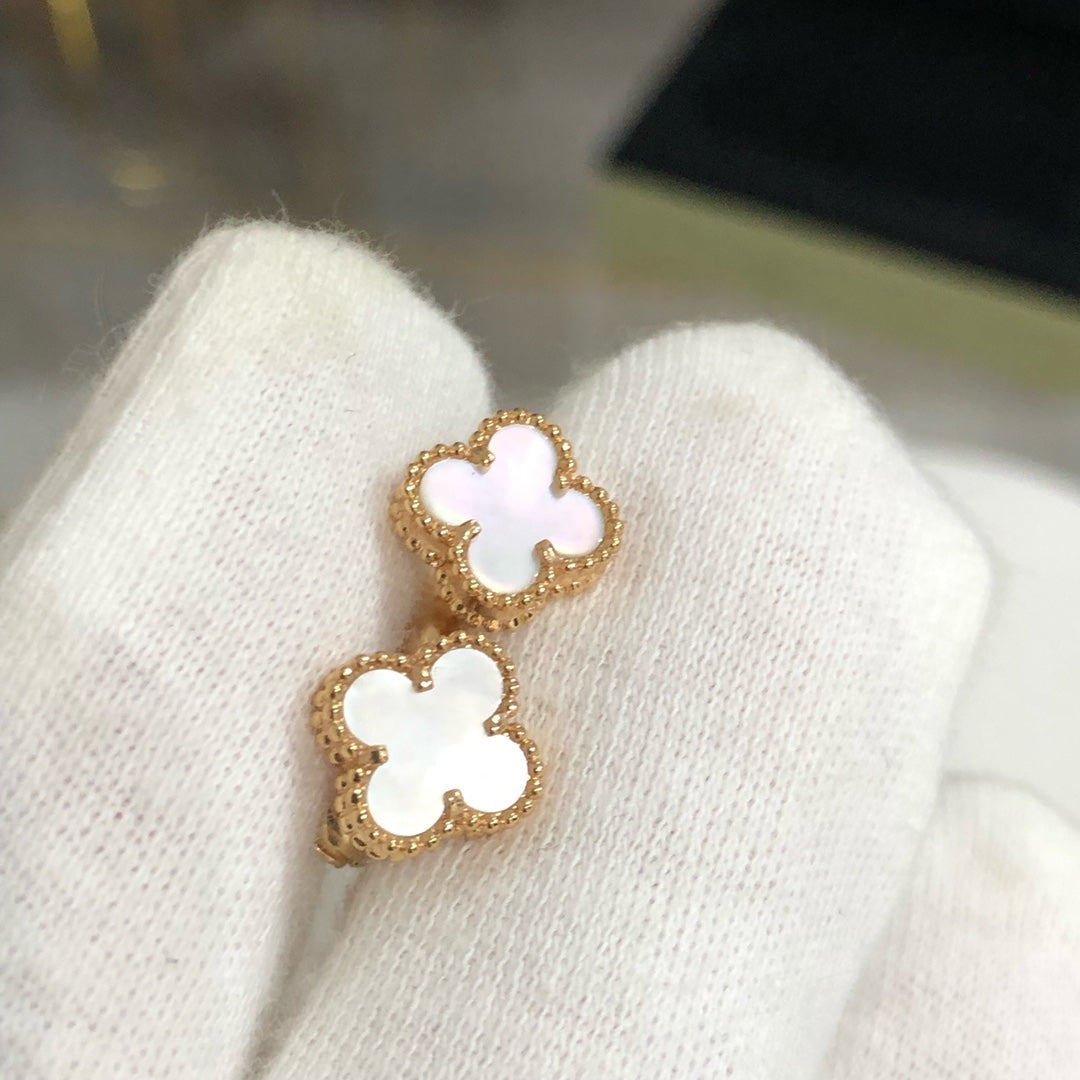 [Zalyn Jewelry ]CLOVER MINI GOLD EARRINGS