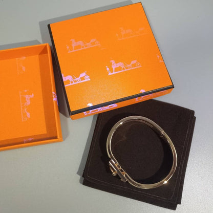 [Zalyn]H GREY BRACELET