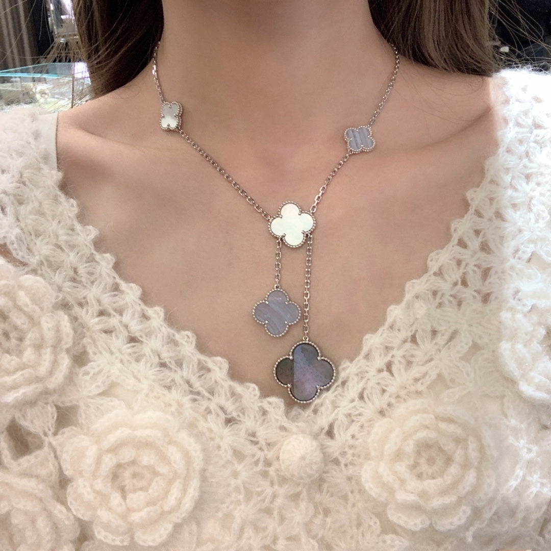 [Zalyn Jewelry ]CLOVER MOP CHALCEDONY NECKLACE SILVER 6 MOTIF