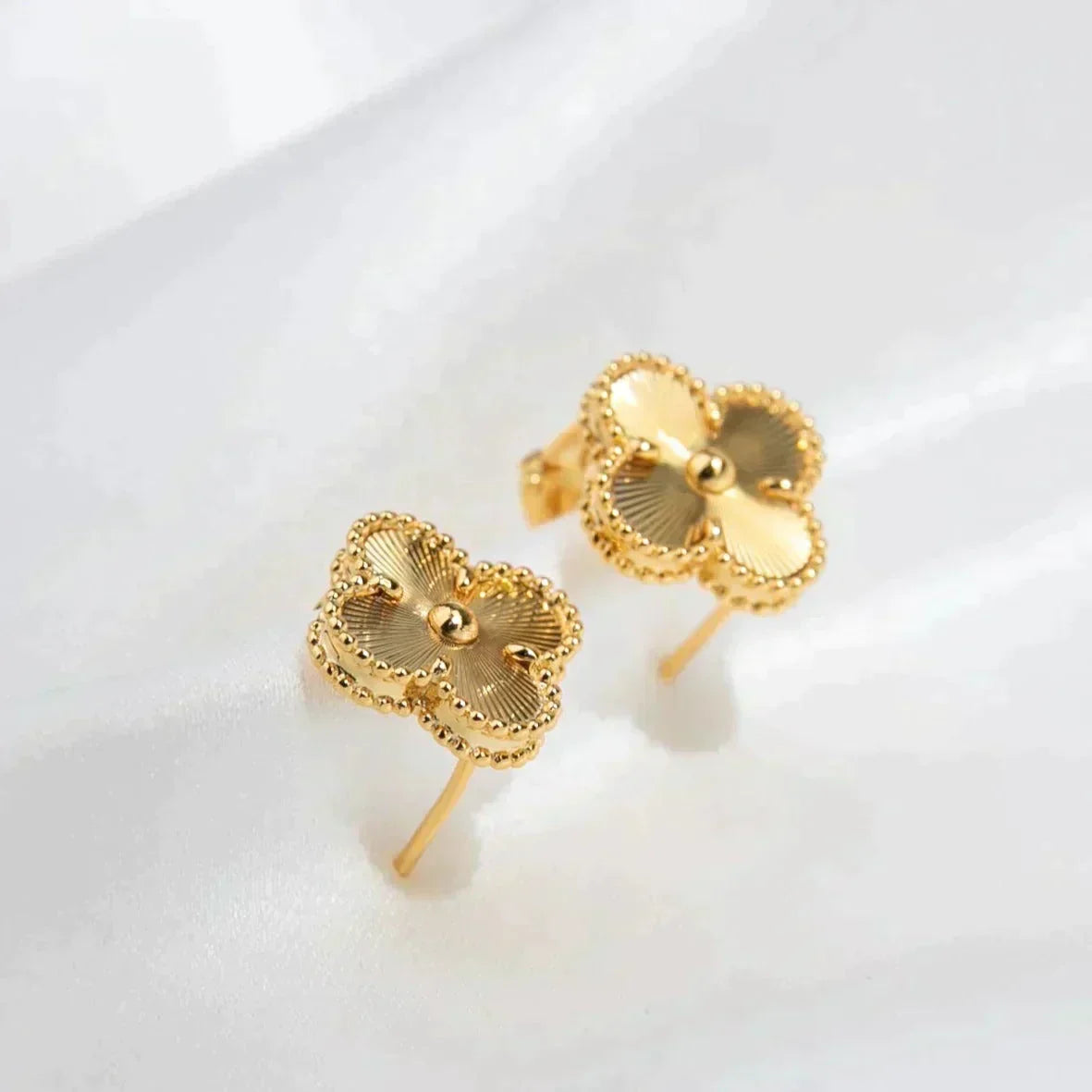 [Zalyn Jewelry ]CLOVER MEDIUM 1 MOTIFS LASER EARRINGS