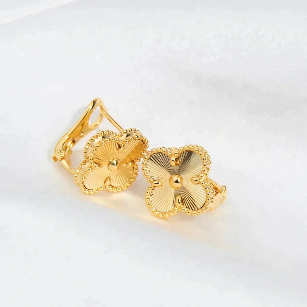 [Zalyn Jewelry ]CLOVER MEDIUM 1 MOTIFS LASER EARRINGS