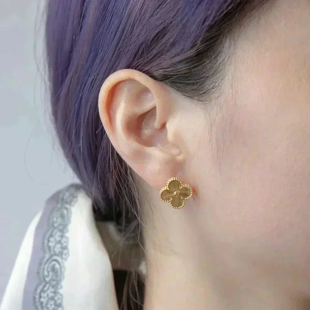 [Zalyn Jewelry ]CLOVER MEDIUM 1 MOTIFS LASER EARRINGS