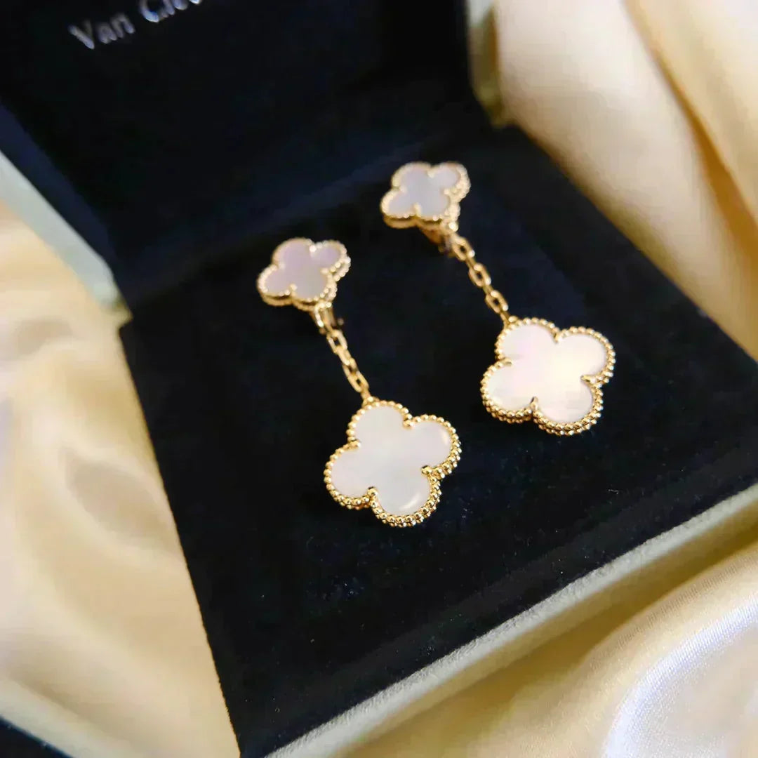 [Zalyn Jewelry ]CLOVER 2 MOTIF WHITE MOP EARRINGS