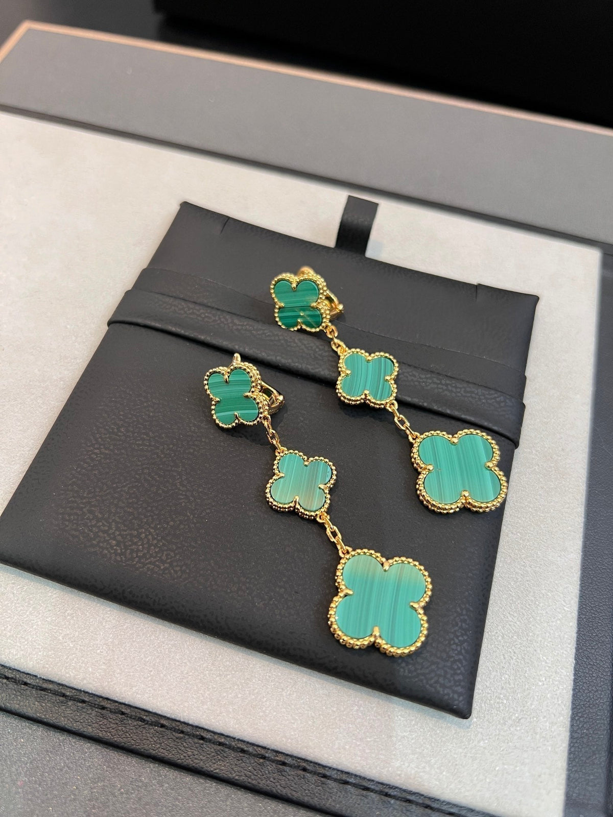 [Zalyn Jewelry ]CLOVER MALACHITE 3 MOTIFS GOLD