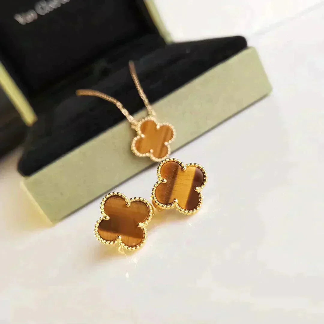 [Zalyn Jewelry ]CLOVER MEDIUM 1 MOTIFS TIGER EYE EARRINGS