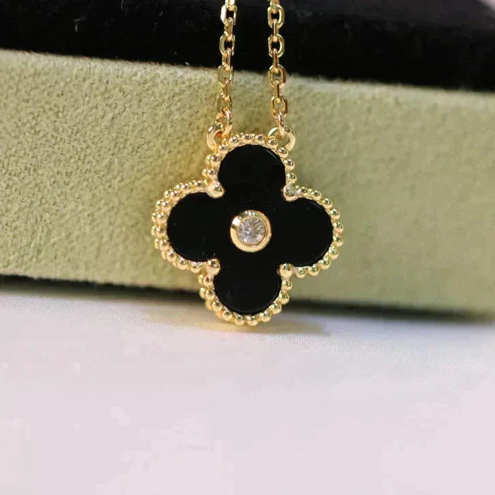 [Zalyn Jewelry ]CLOVER 15MM DIAMOND ONYX NECKLACE