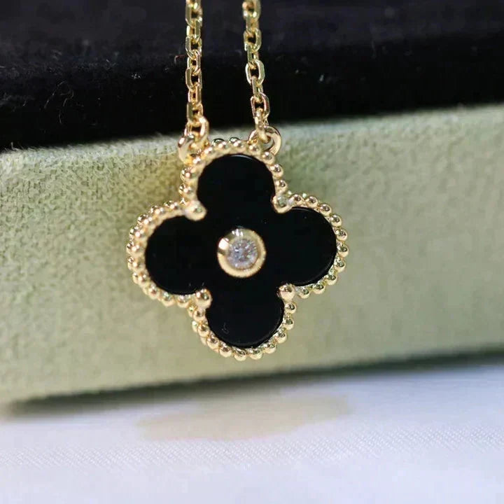 [Zalyn Jewelry ]CLOVER 15MM DIAMOND ONYX NECKLACE
