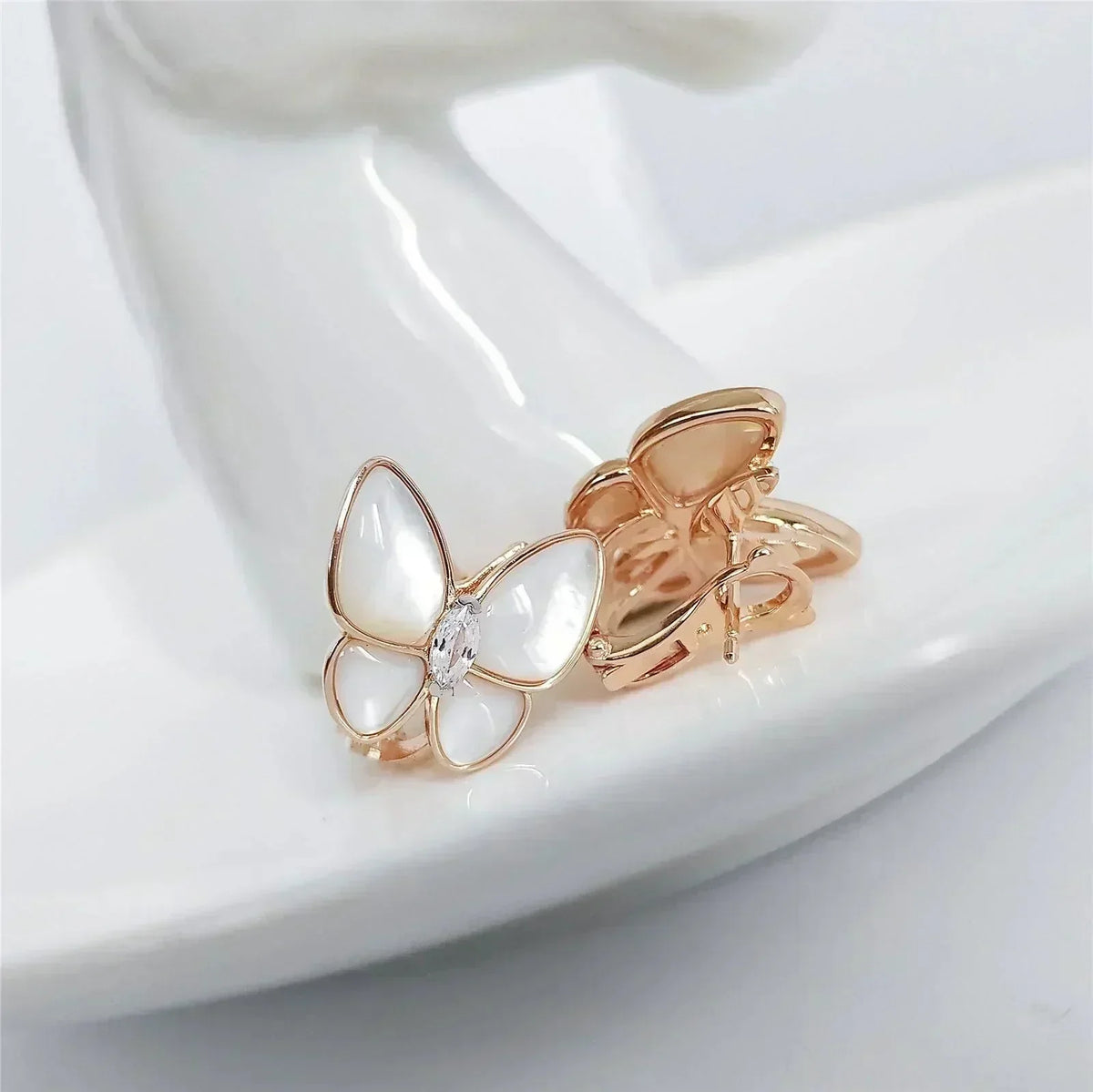 [Zalyn Jewelry ]BUTTERFLY MOP DIAMOND EARRINGS
