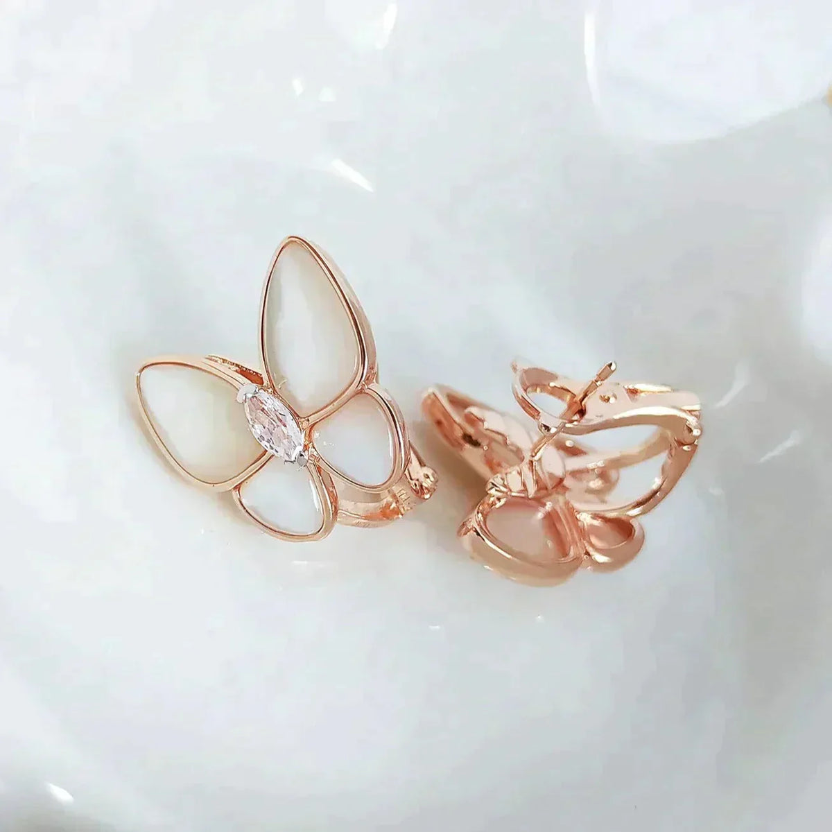[Zalyn Jewelry ]BUTTERFLY MOP DIAMOND EARRINGS
