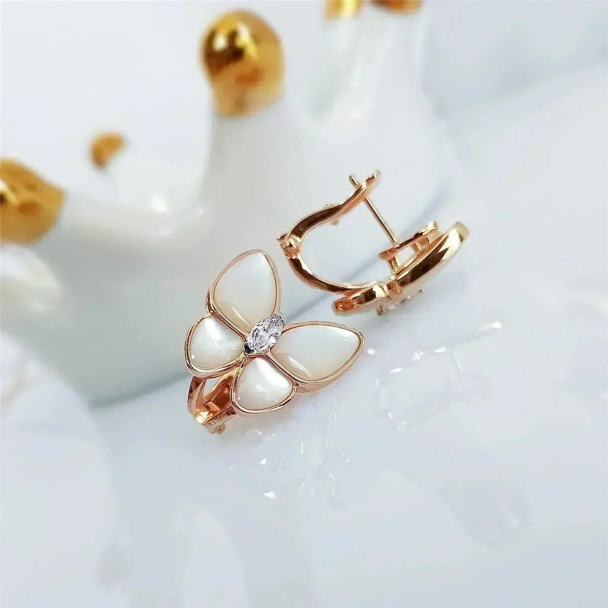 [Zalyn Jewelry ]BUTTERFLY MOP DIAMOND EARRINGS