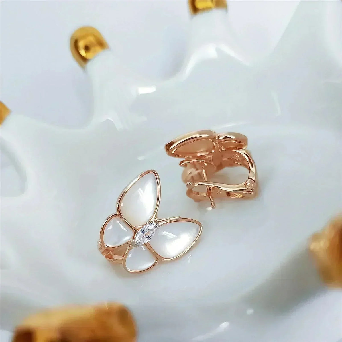 [Zalyn Jewelry ]BUTTERFLY MOP DIAMOND EARRINGS