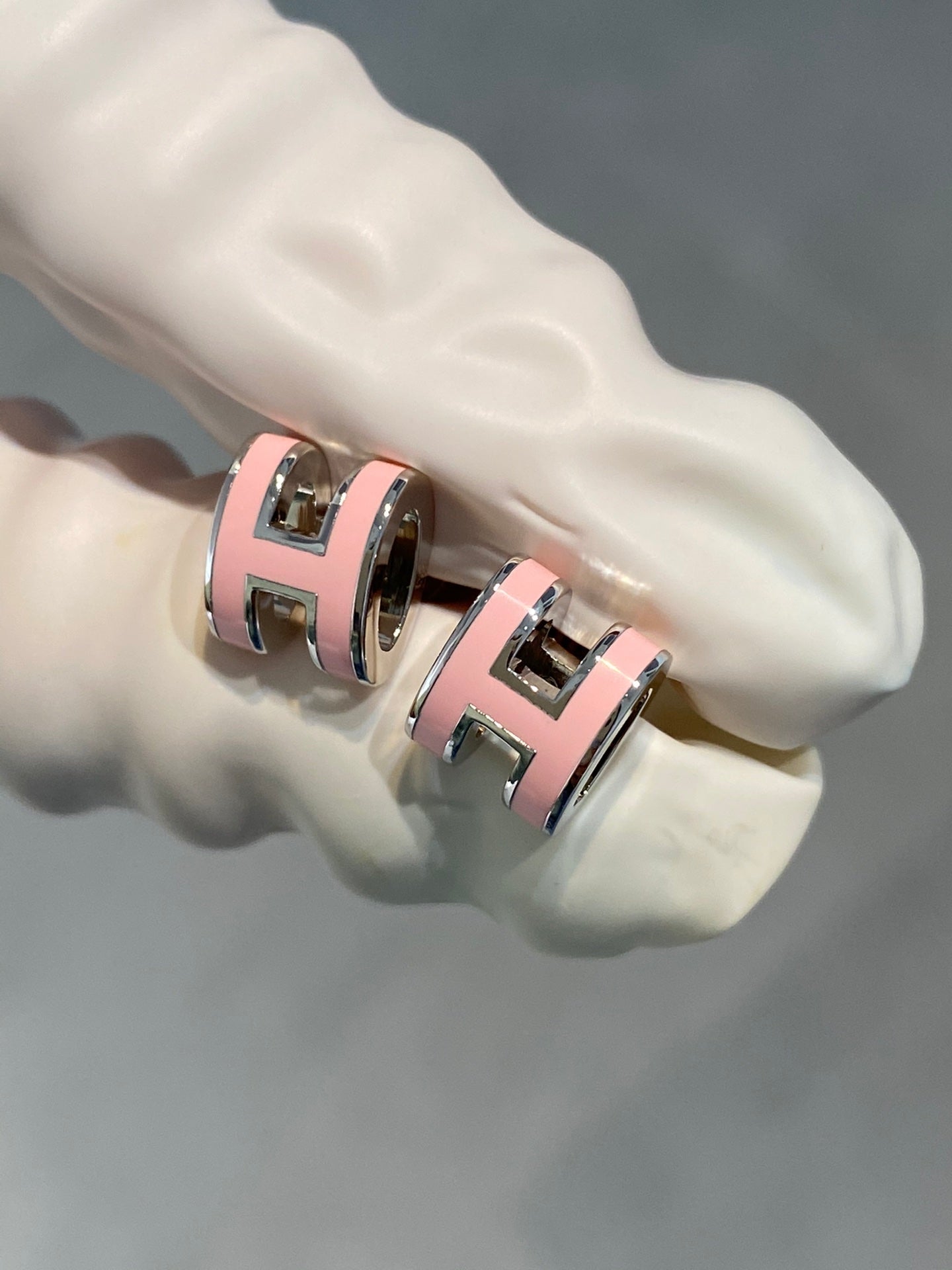 [Zalyn]MINI POP H SILVER EARRINGS PINK