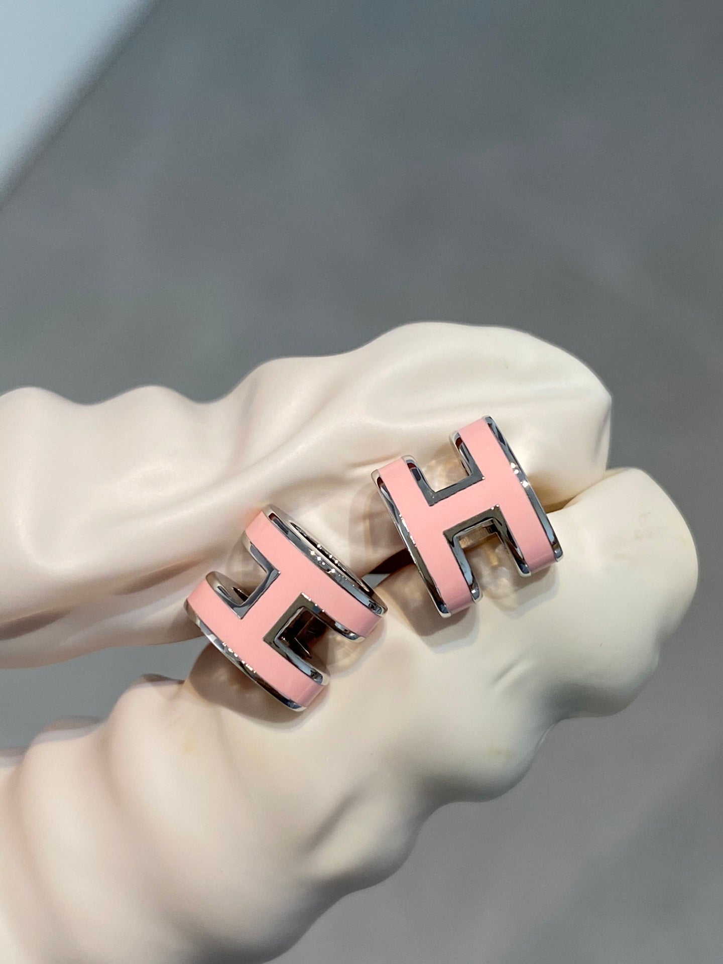 [Zalyn]MINI POP H SILVER EARRINGS PINK
