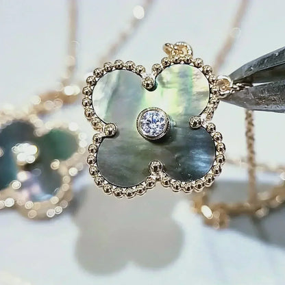 [Zalyn Jewelry ]CLOVER 15MM DIAMOND AND MOTHER-OF-GREY NECKLACE