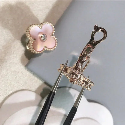 [Zalyn Jewelry ]CLOVER MEDIUM 1 MOTIFS  PINK MOP DIAMOND EARRINGS