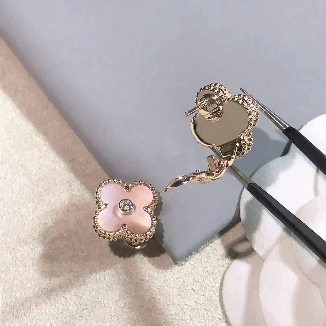 [Zalyn Jewelry ]CLOVER MEDIUM 1 MOTIFS  PINK MOP DIAMOND EARRINGS