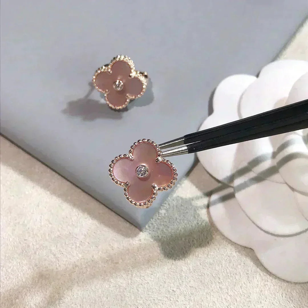 [Zalyn Jewelry ]CLOVER MEDIUM 1 MOTIFS  PINK MOP DIAMOND EARRINGS