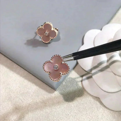 [Zalyn Jewelry ]CLOVER MEDIUM 1 MOTIFS  PINK MOP DIAMOND EARRINGS