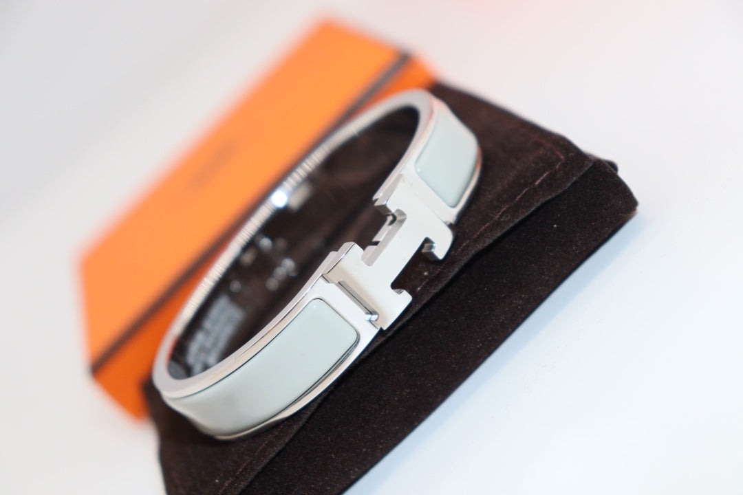 [Zalyn]H LIGHT BLUE BRACELET