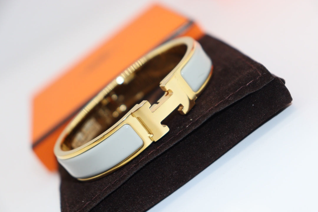 [Zalyn]H LIGHT BLUE BRACELET