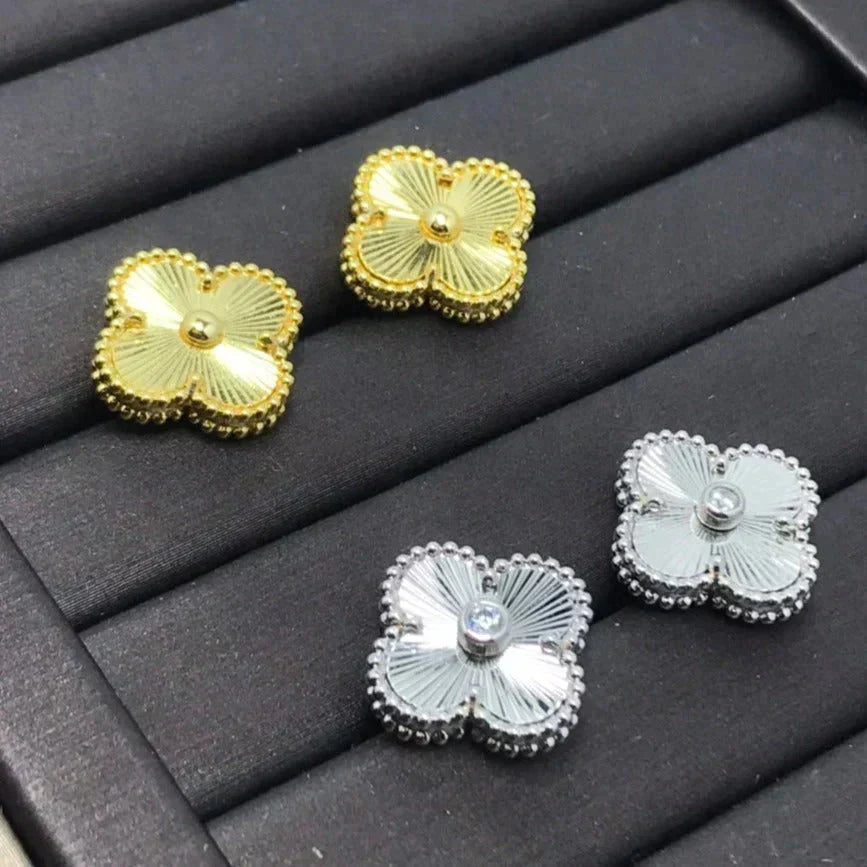 [Zalyn Jewelry ]CLOVER MINI 9.5MM LASER EARRINGS