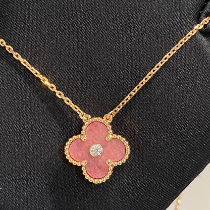 [Zalyn Jewelry ]CLOVER 15MM DIAMOND RHODONITE NECKLACE