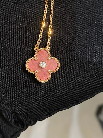 [Zalyn Jewelry ]CLOVER 15MM DIAMOND RHODONITE NECKLACE