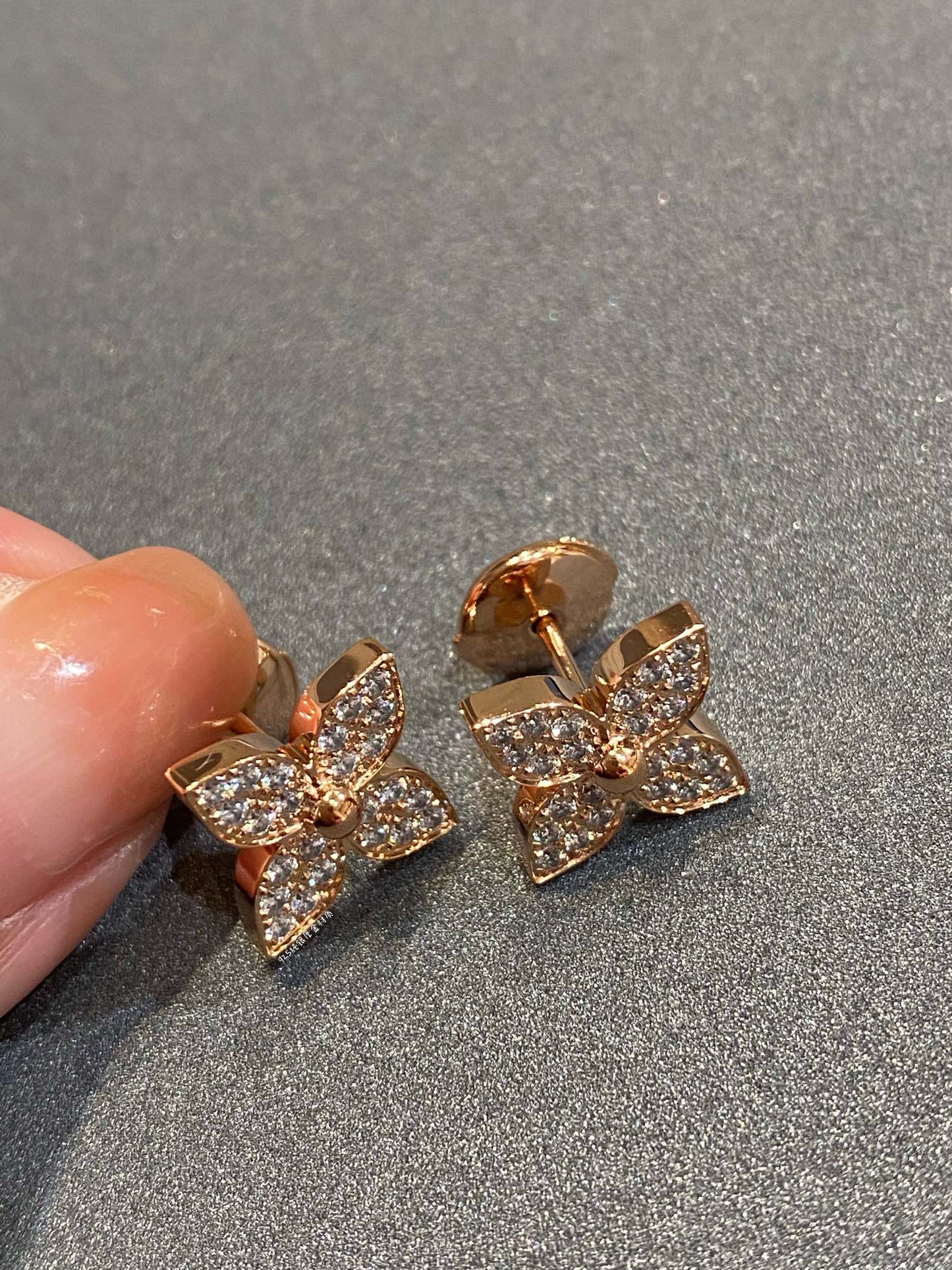 [Zalyn]STAR DIAMOND EARRINGS