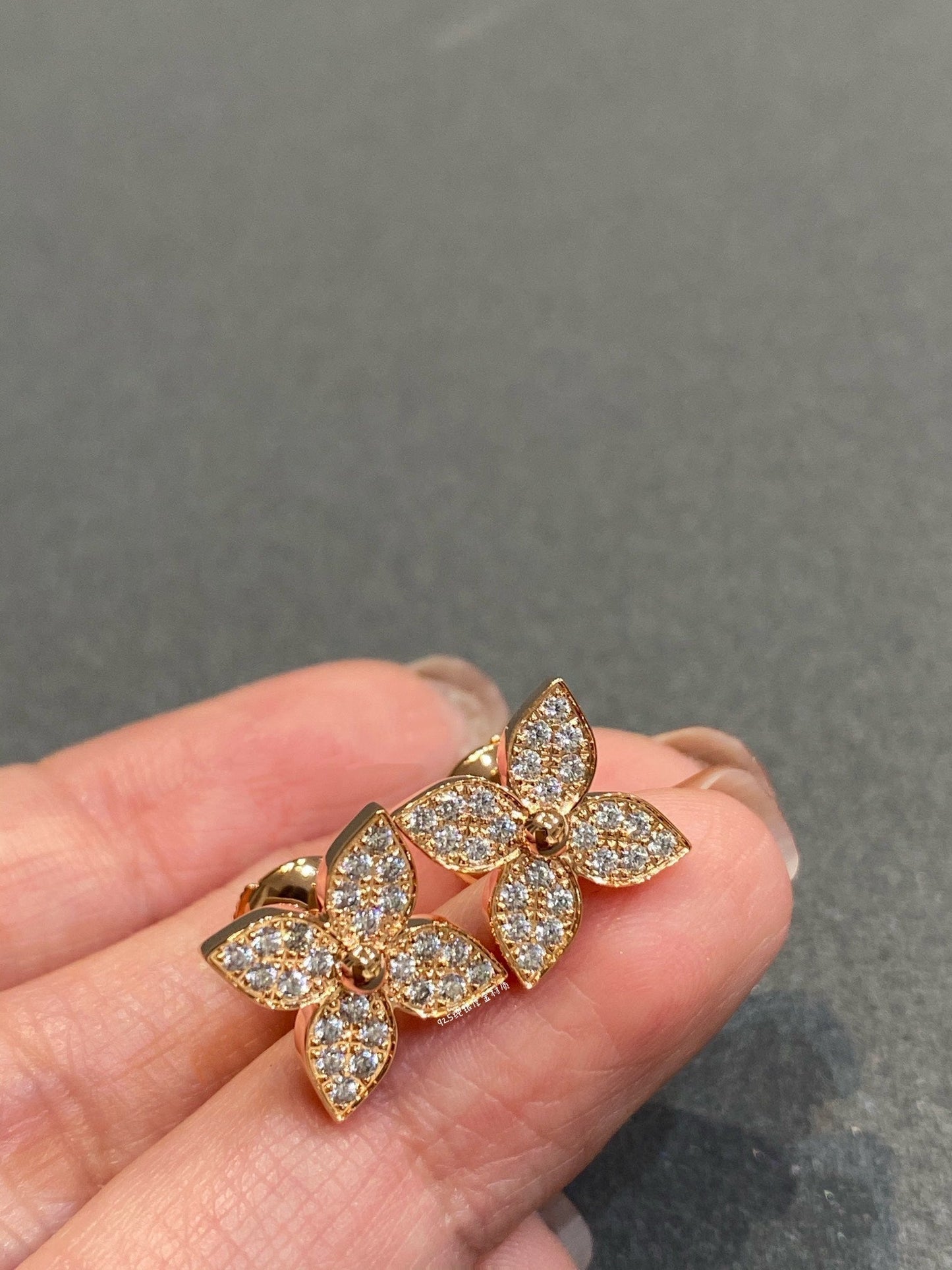 [Zalyn]STAR DIAMOND EARRINGS