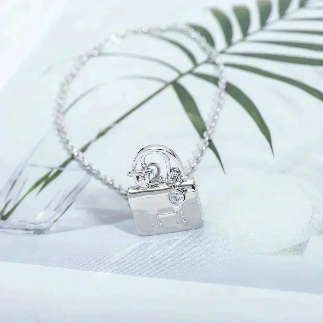 [Zalyn]AMULETTE PEDANT SILVER NECKLACE