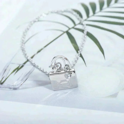 [Zalyn Jewelry ]AMULETTE PEDANT SILVER NECKLACE